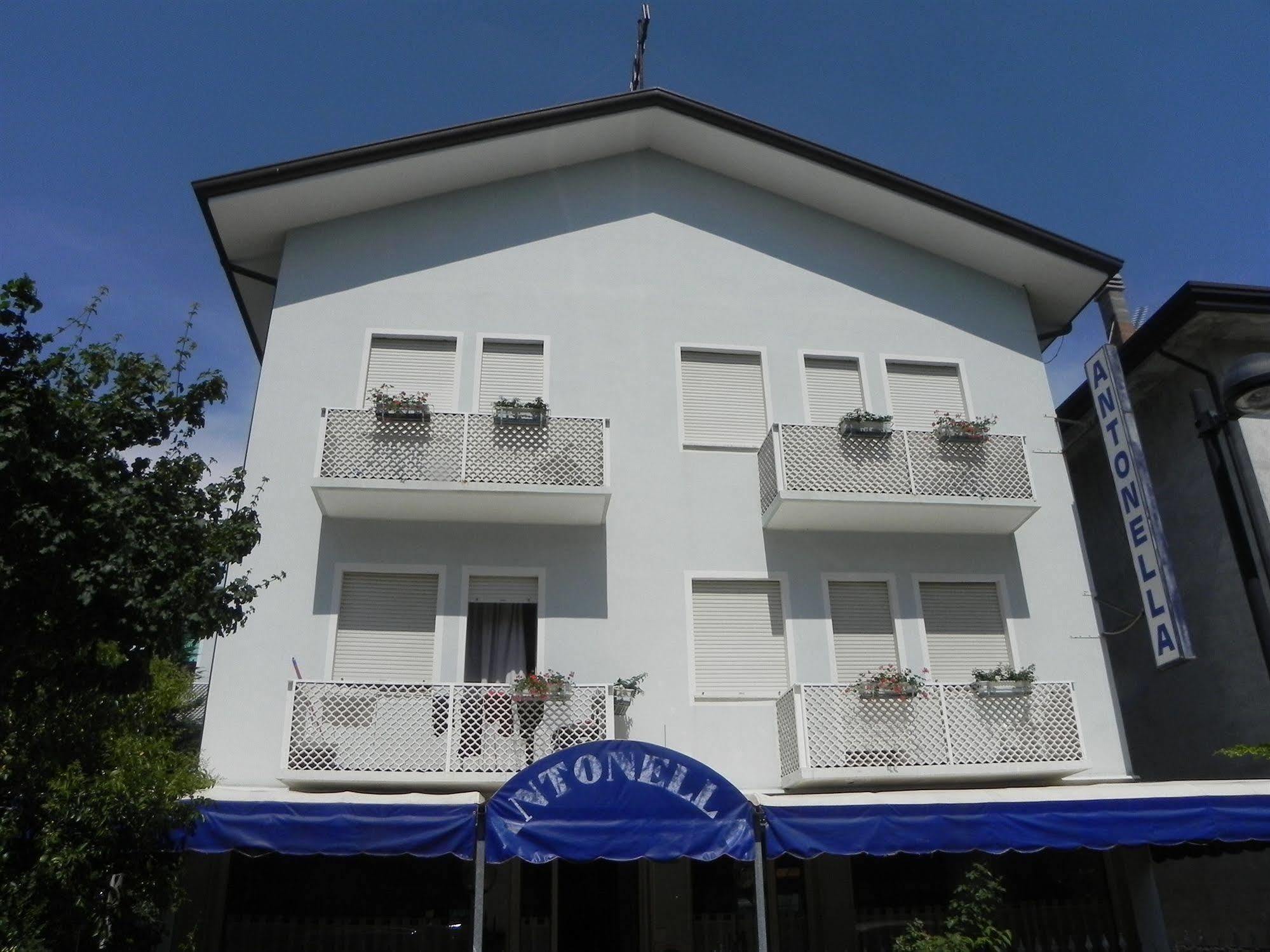 Hotel Antonella كاوْرلي المظهر الخارجي الصورة